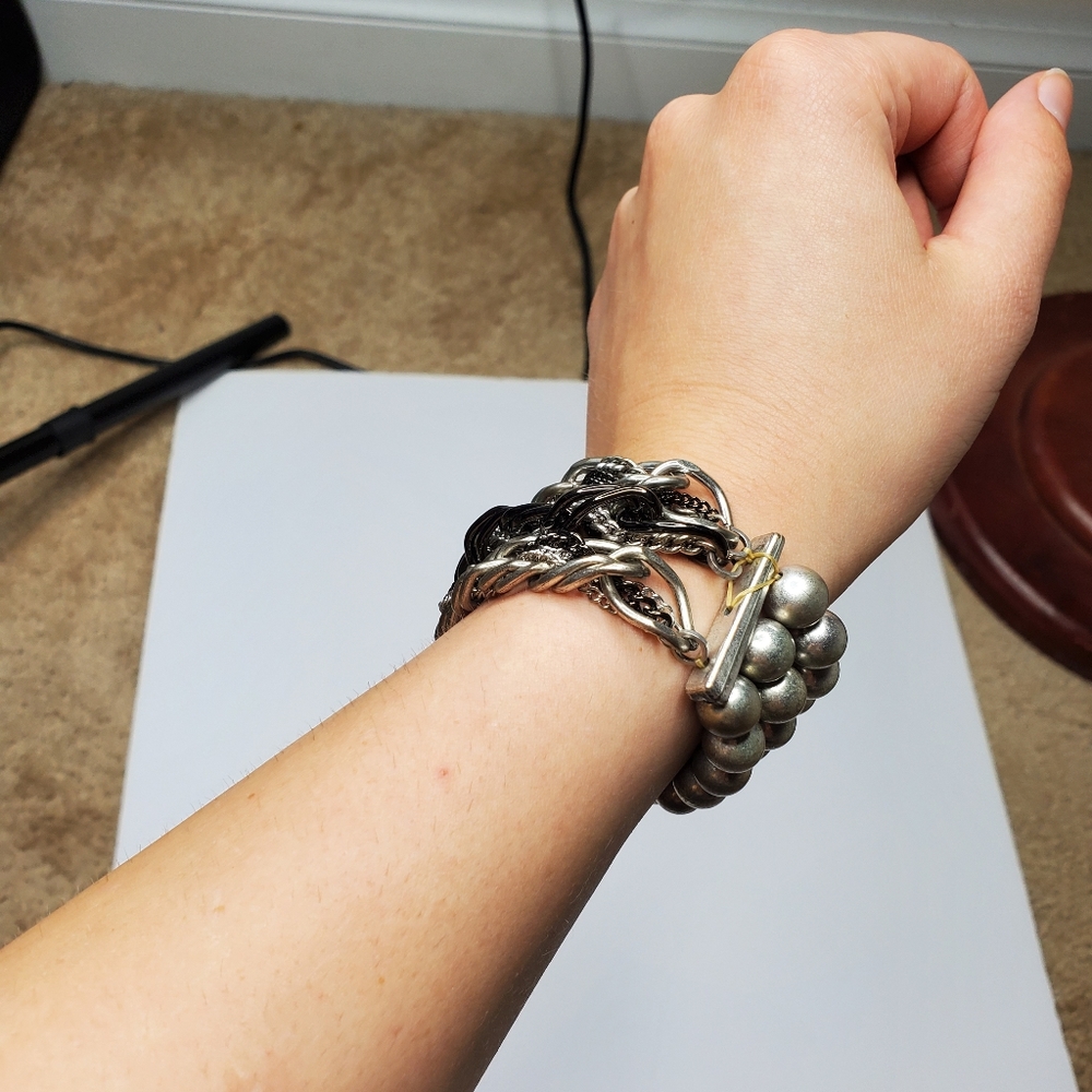 Metalic and braded bracelet